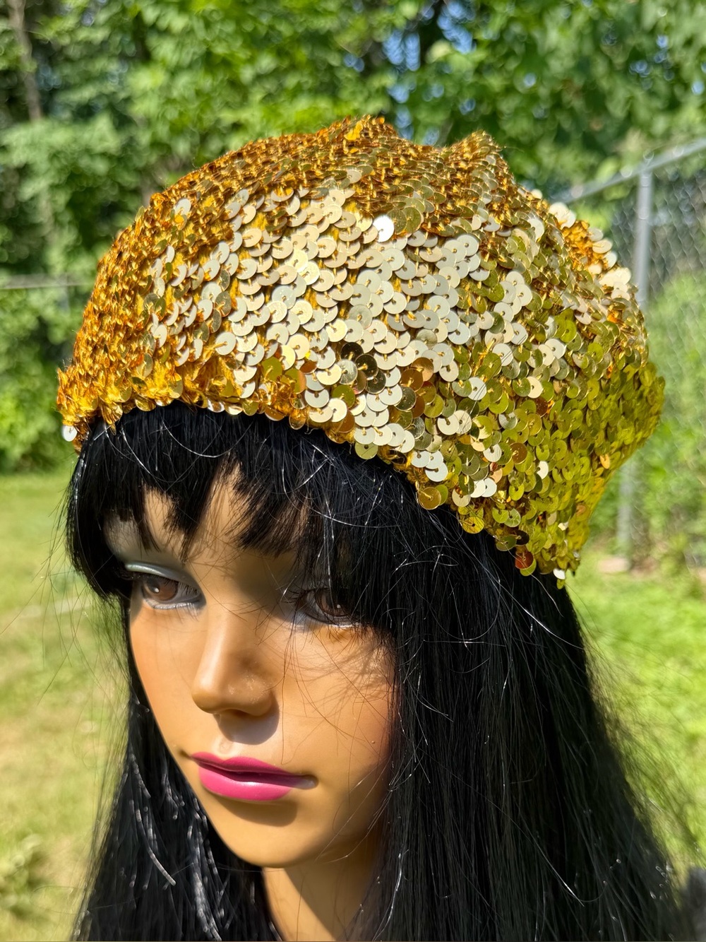 1970s GOLD SEQUINED HAT Sparkly Vintage Disco Beret Stretchy Party Glam SEQUINS
